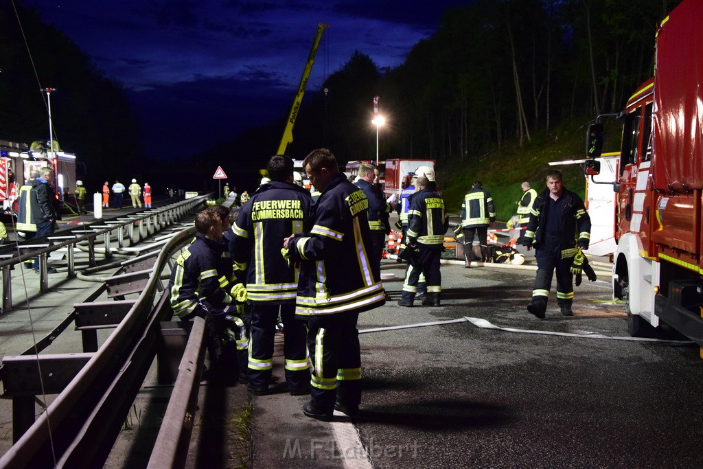 VU Gefahrgut LKW umgestuerzt A 4 Rich Koeln Hoehe AS Gummersbach P614.JPG - Miklos Laubert